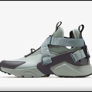 🎉HPNike Air Huarache City Utility Womens Sneaker new